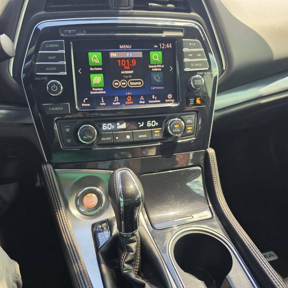 Used 2023 Nissan Maxima SR w/ Sport Mat Group FWD image 10