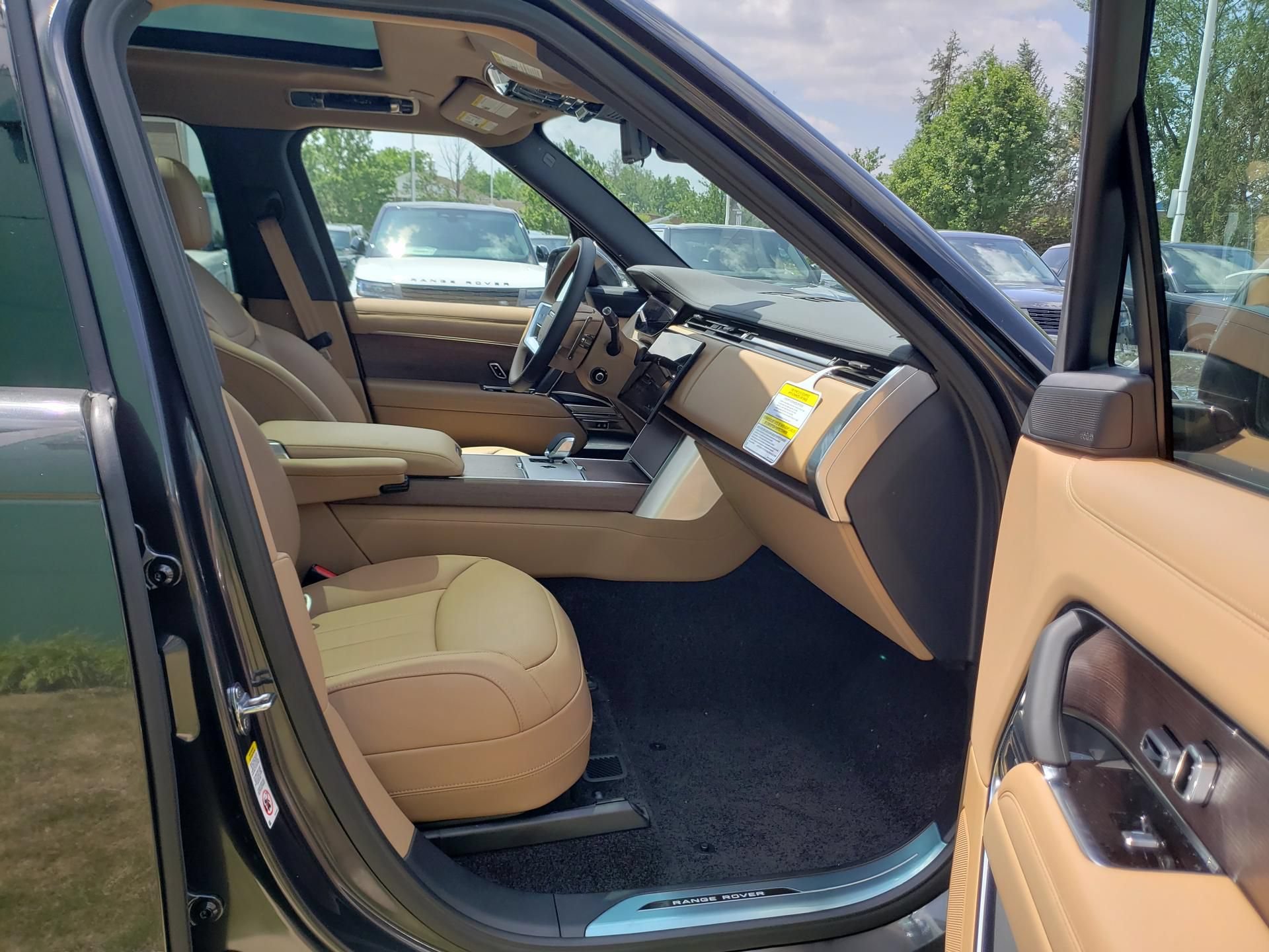 New 2026 Land Rover Range Rover SE AWD/4WD image 17