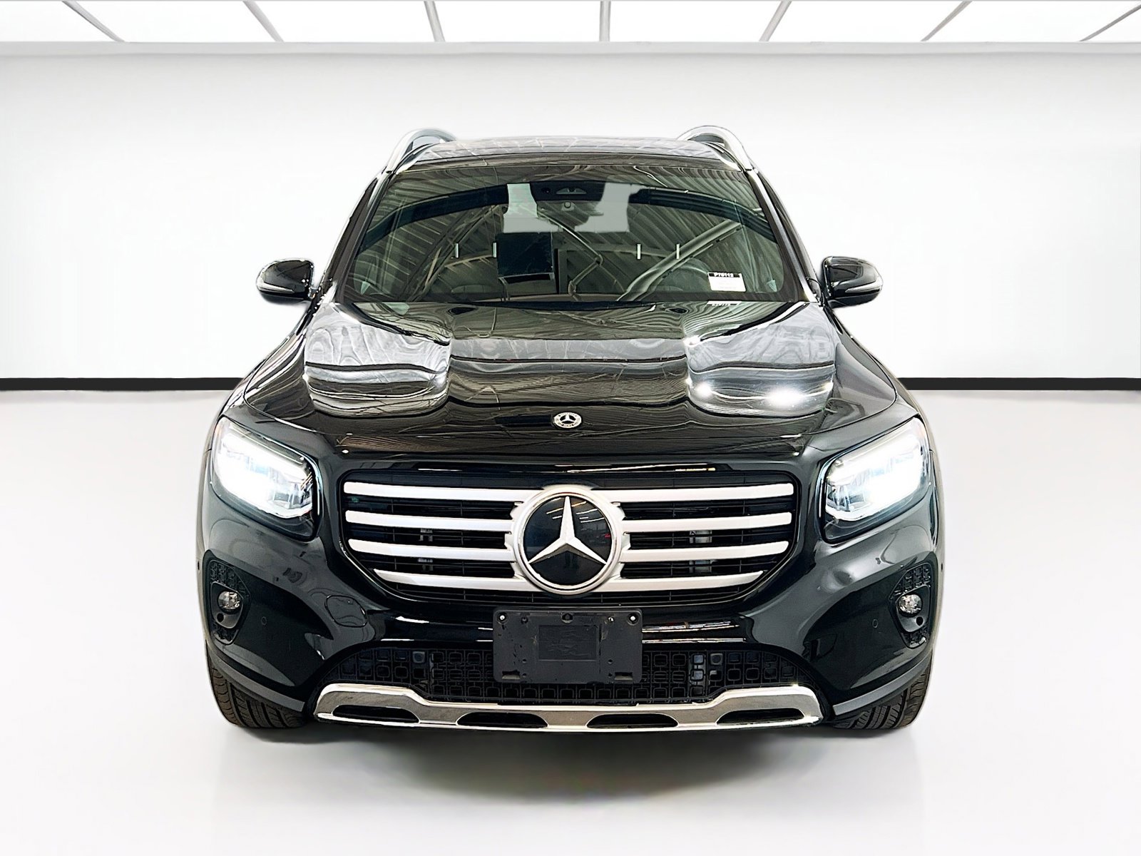 Used 2024 Mercedes-Benz GLB 250 image 2