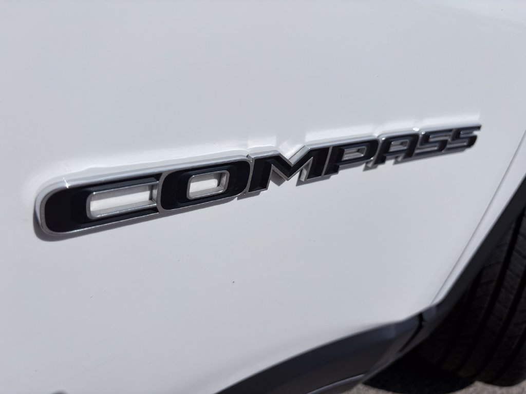 Used 2024 Jeep Compass Latitude AWD/4WD image 29