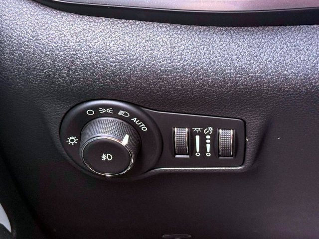 Certified 2025 Jeep Compass Limited AWD/4WD image 22