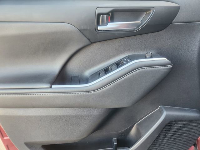 Used 2021 Toyota Highlander XLE image 22