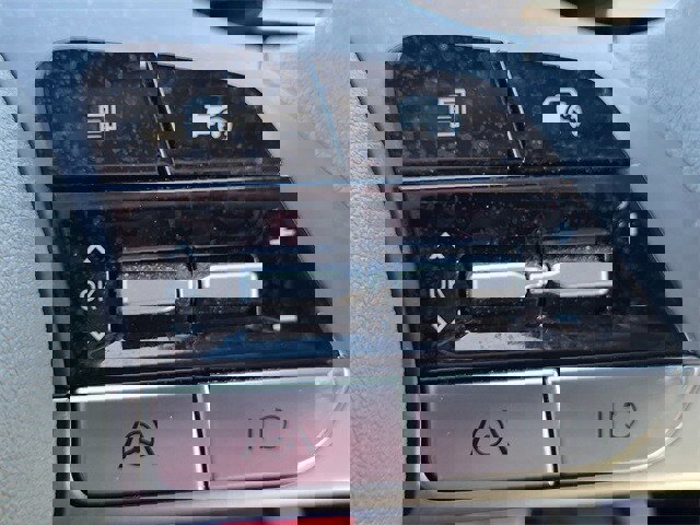 Used 2024 Hyundai Elantra SE image 12