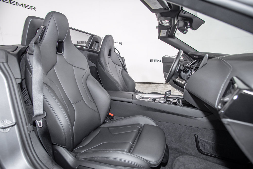 Used 2025 BMW Z4 sDrive30i w/ Shadowloine Package RWD image 13