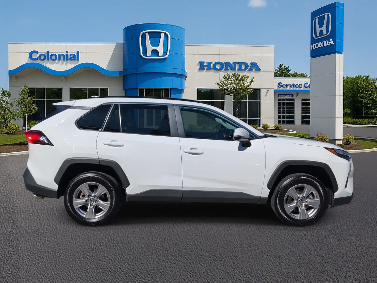 Used 2023 Toyota RAV4 XLE AWD/4WD image 7