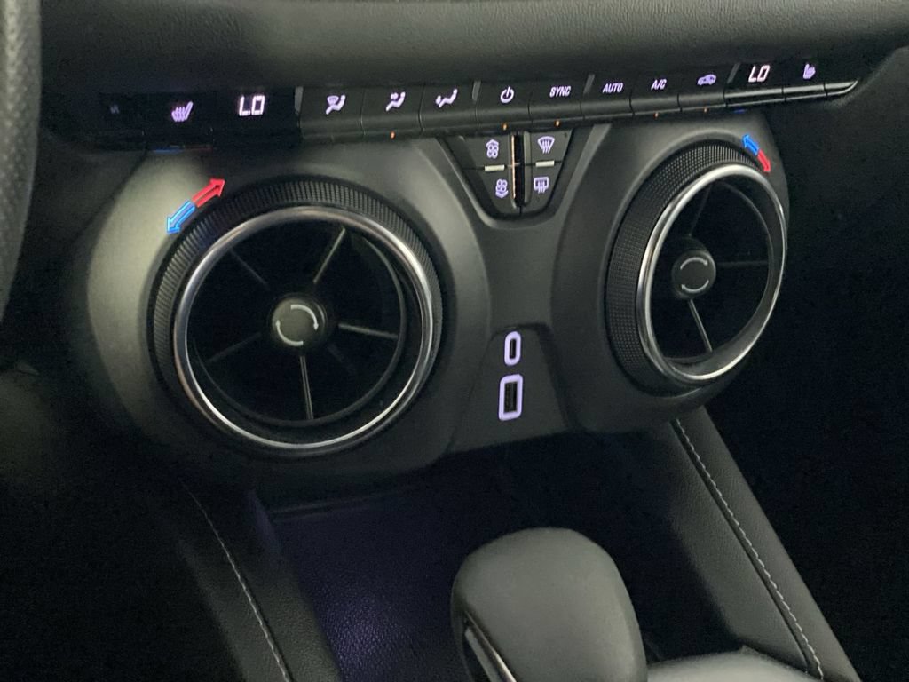 Used 2025 Chevrolet Blazer LT FWD image 23