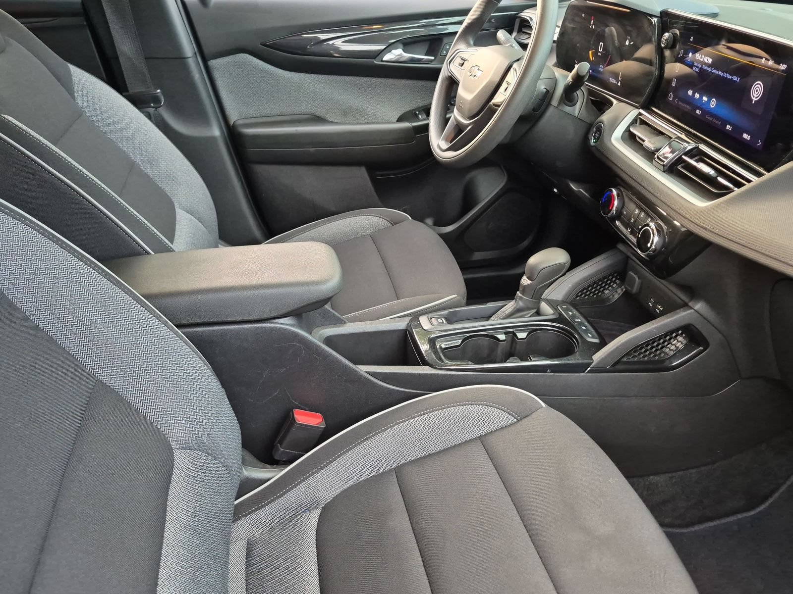 Used 2025 Chevrolet TrailBlazer LT AWD/4WD image 21