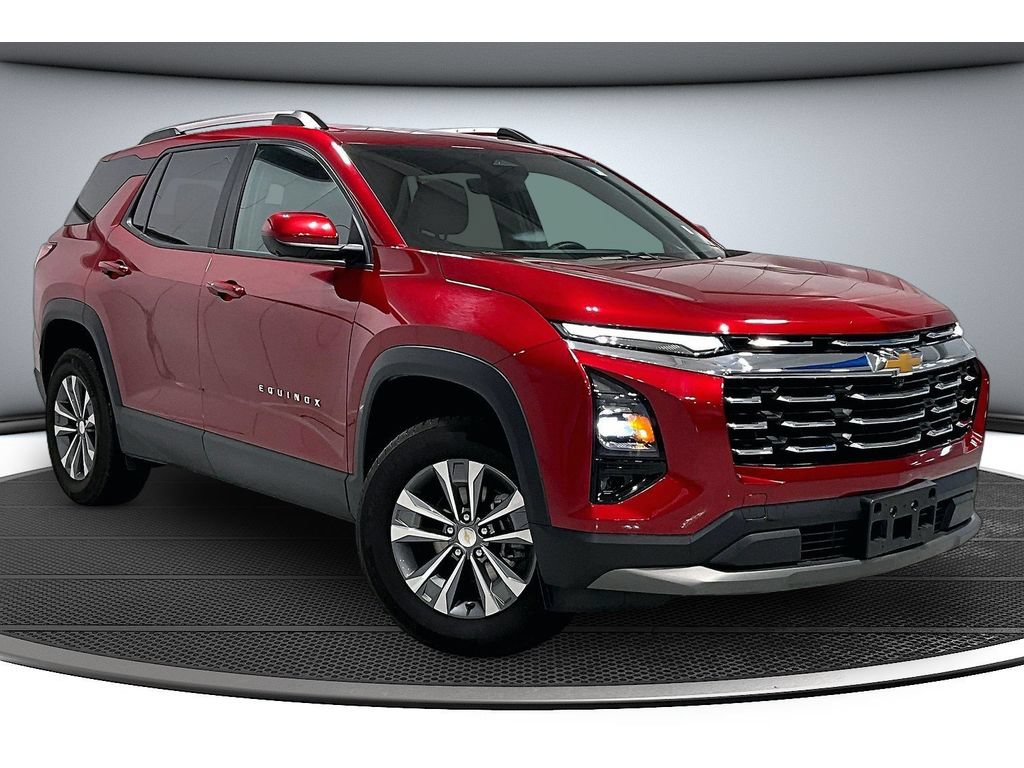 Used 2025 Chevrolet Equinox LT w/ Convenience Package II AWD/4WD image 2