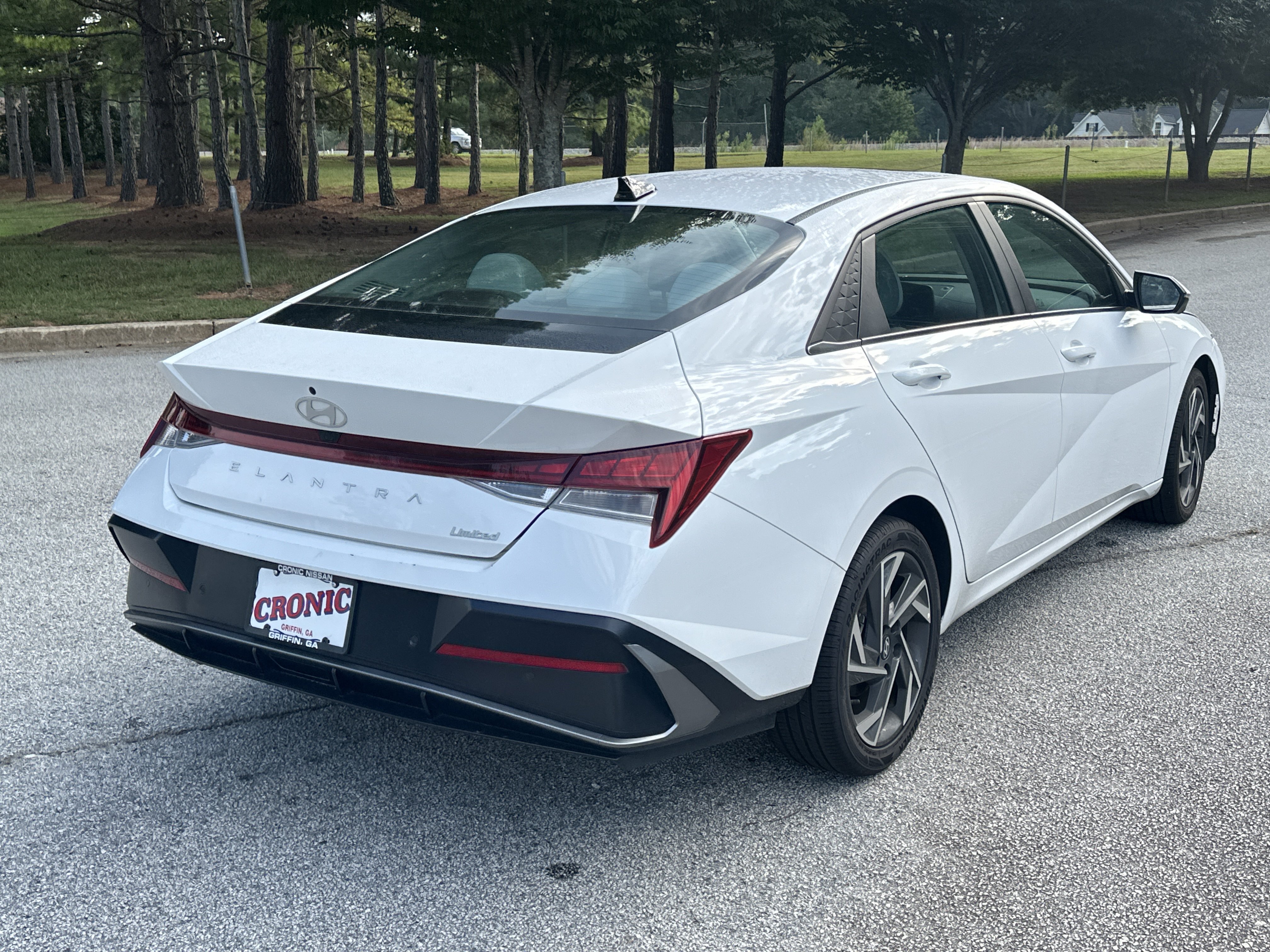 Used 2024 Hyundai Elantra Limited FWD image 5