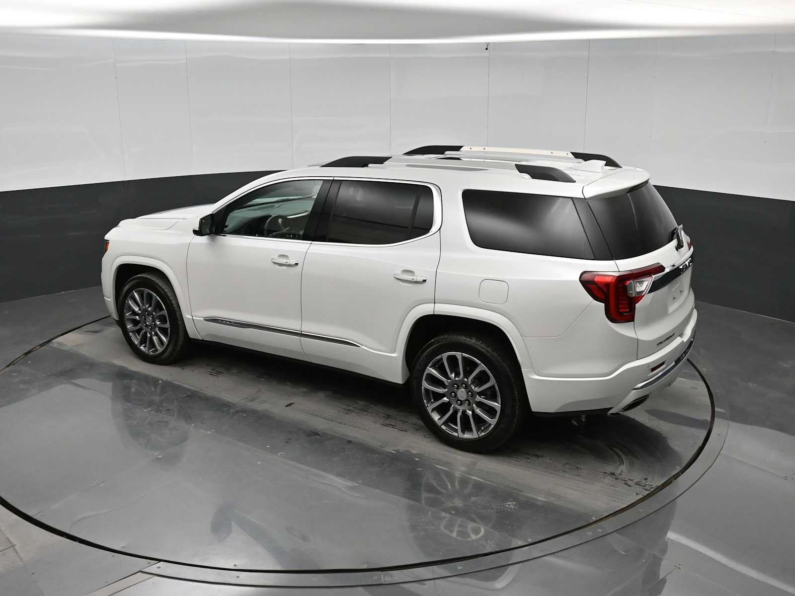 Used 2022 GMC Acadia Denali w/ Denali Ultimate Package AWD/4WD image 26
