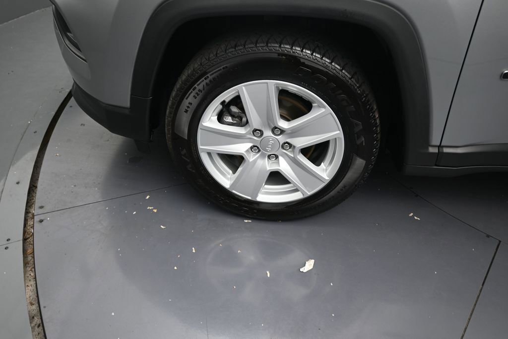 Used 2022 Jeep Compass Latitude FWD image 9