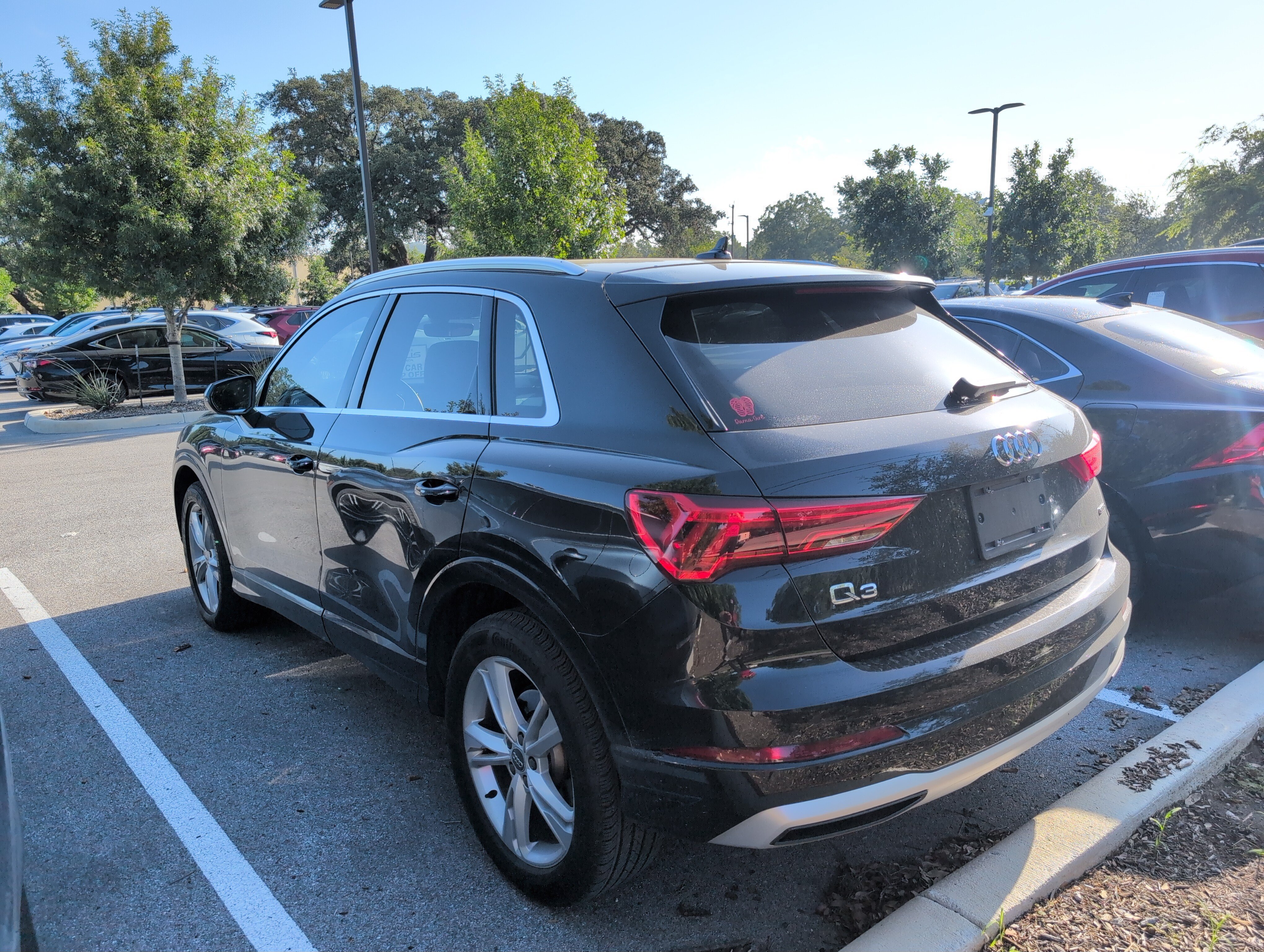 Used 2020 Audi Q3 2.0T Premium w/ Convenience Package AWD/4WD image 4