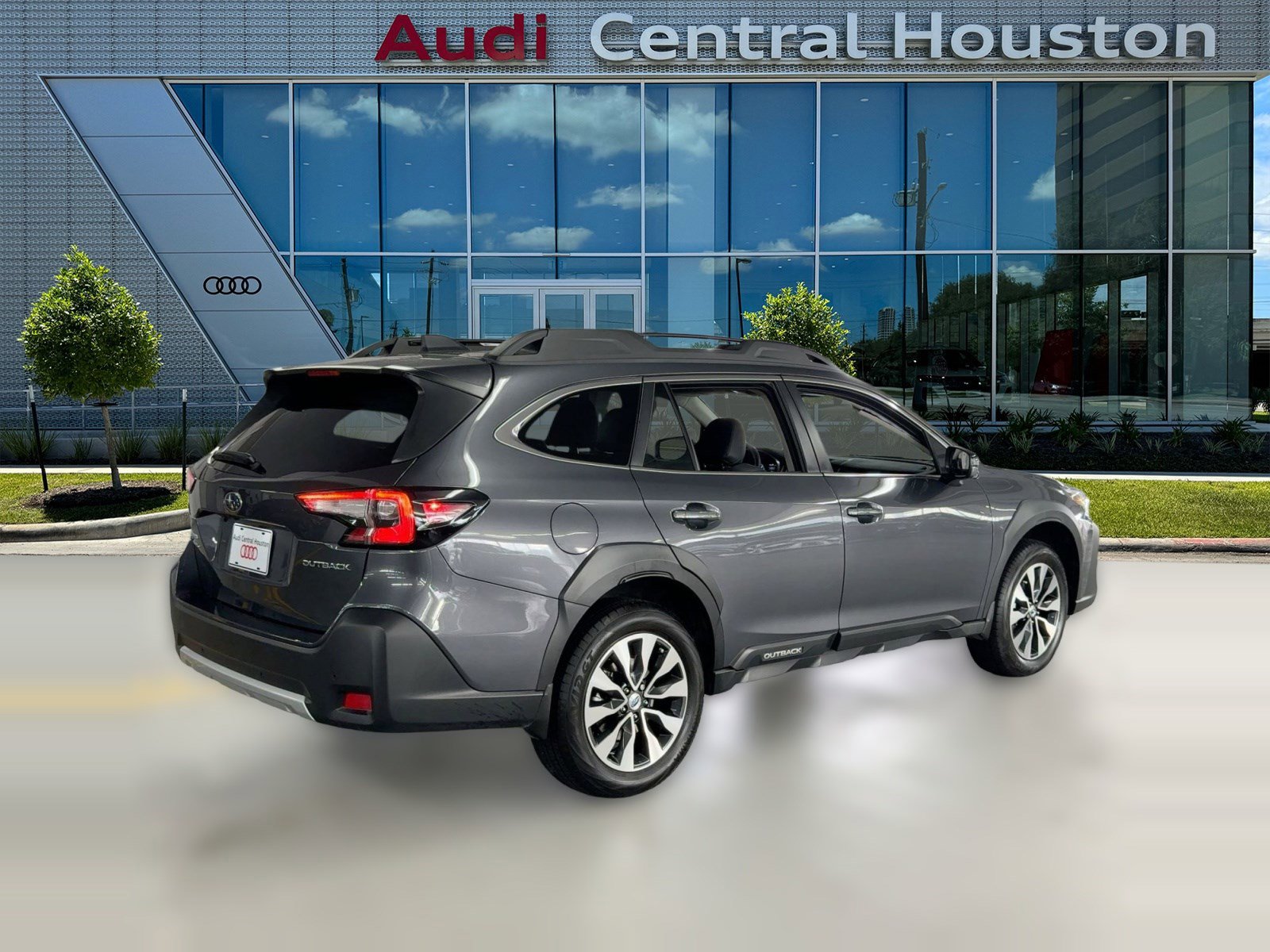 Used 2023 Subaru Outback Limited image 9