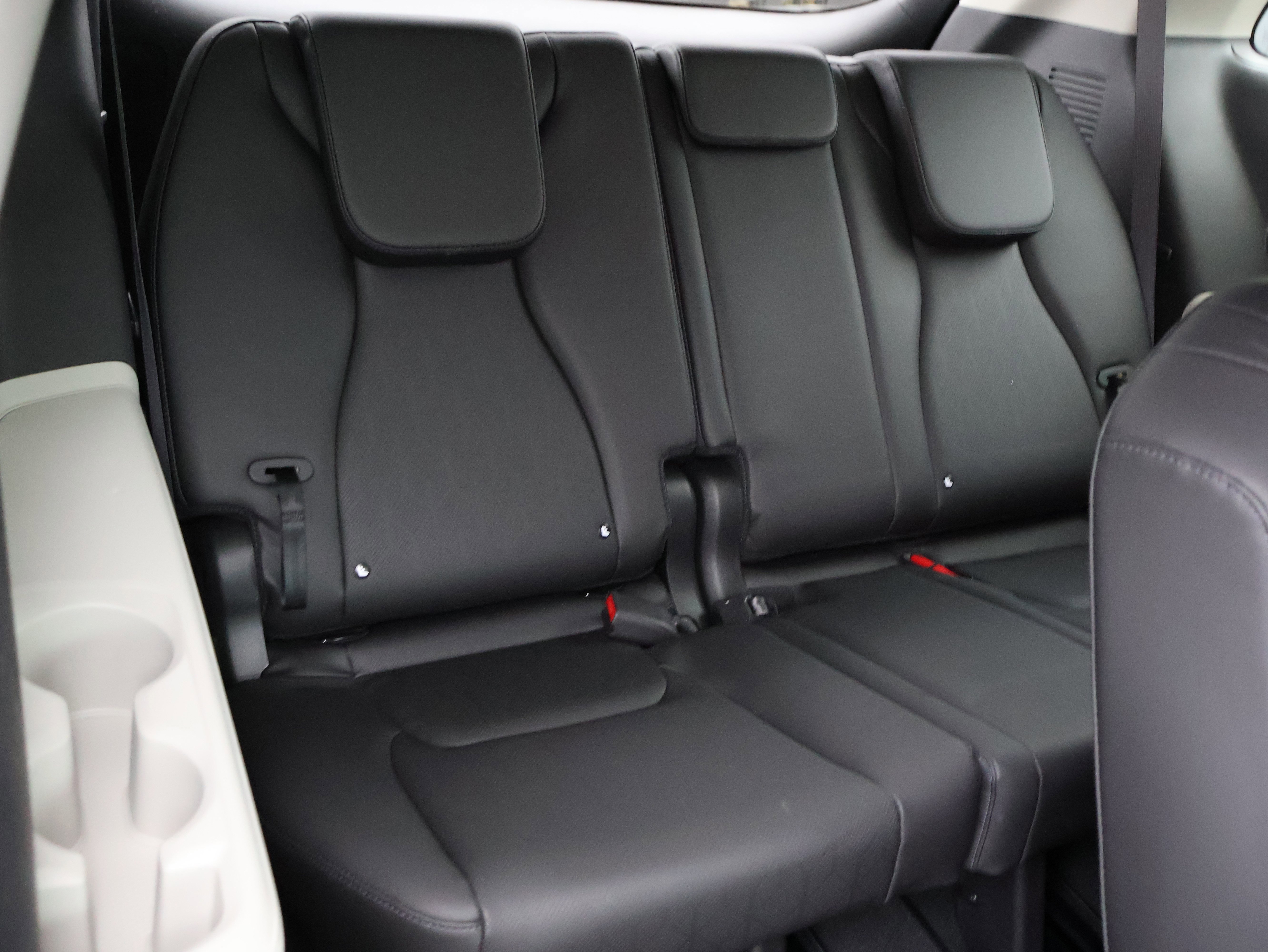 Used 2022 Kia Carnival EX image 13