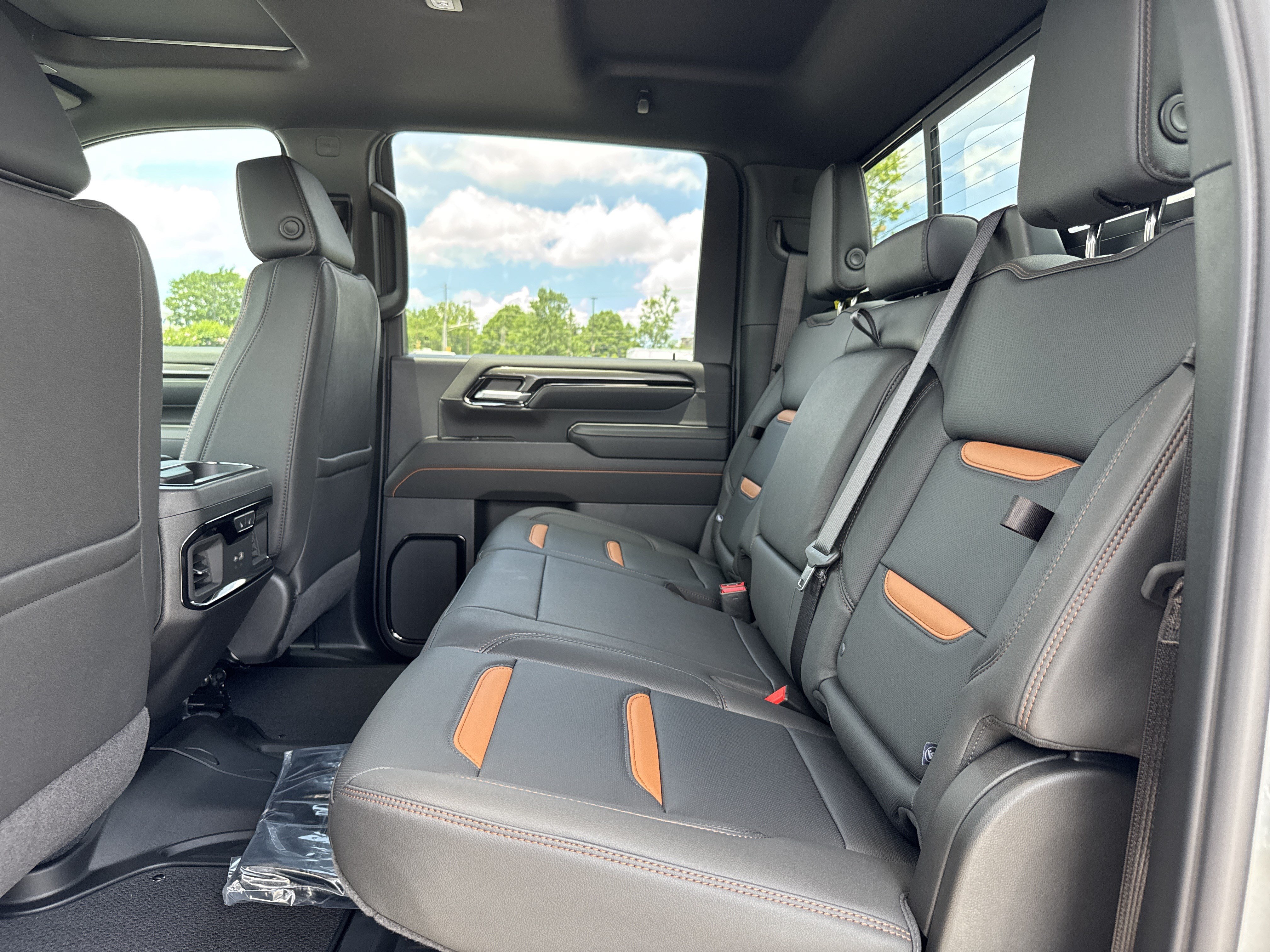 New 2026 GMC Sierra 2500 AT4 w/ AT4 Premium Plus Package AWD/4WD image 31