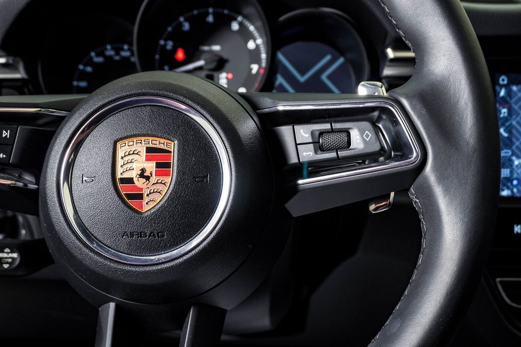 Certified 2025 Porsche Macan image 19