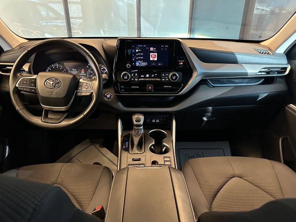 Used 2023 Toyota Highlander LE AWD/4WD image 8