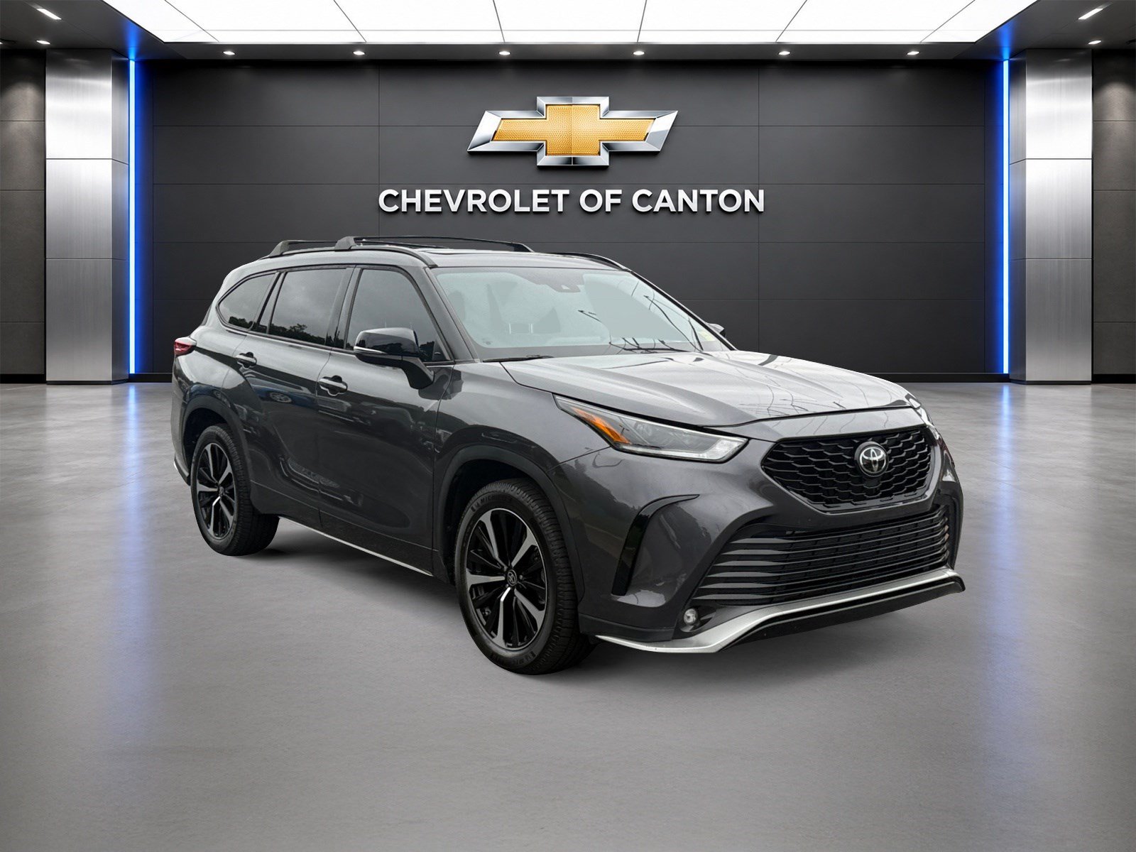 Used 2022 Toyota Highlander XSE FWD image 3
