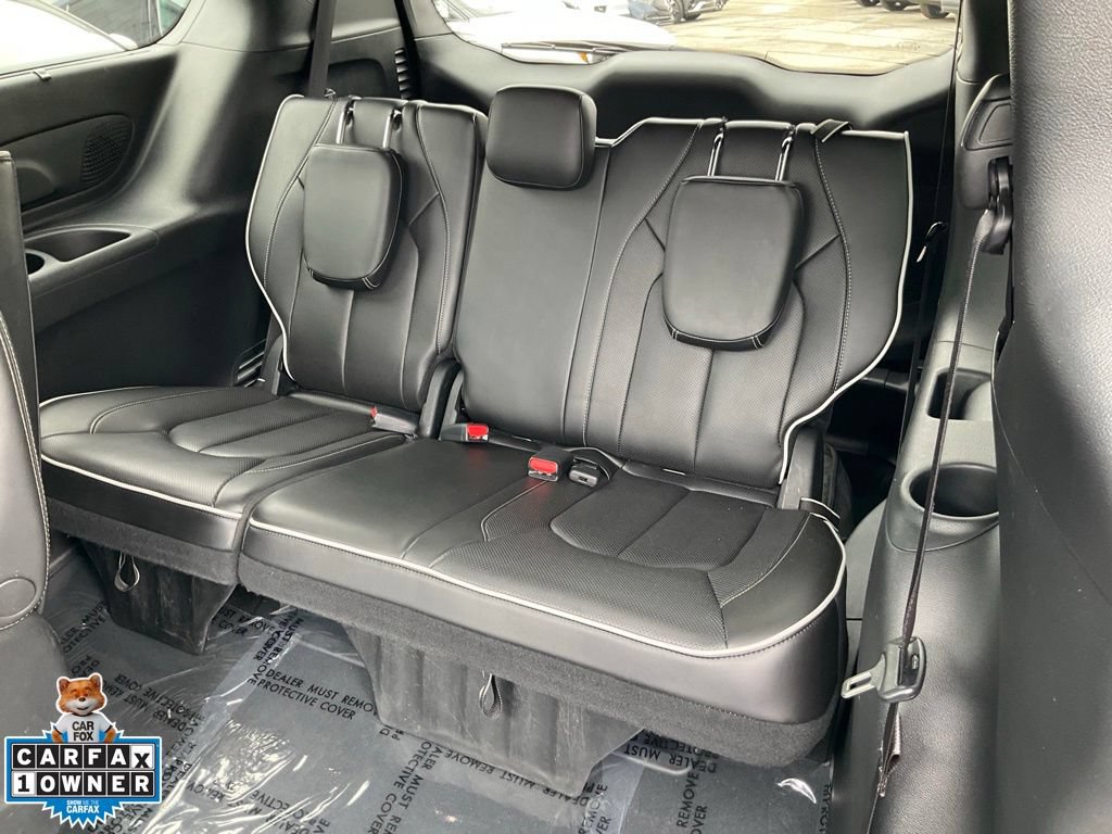 Used 2023 Chrysler Pacifica Limited w/ Uconnect Theater Family Group FWD image 8