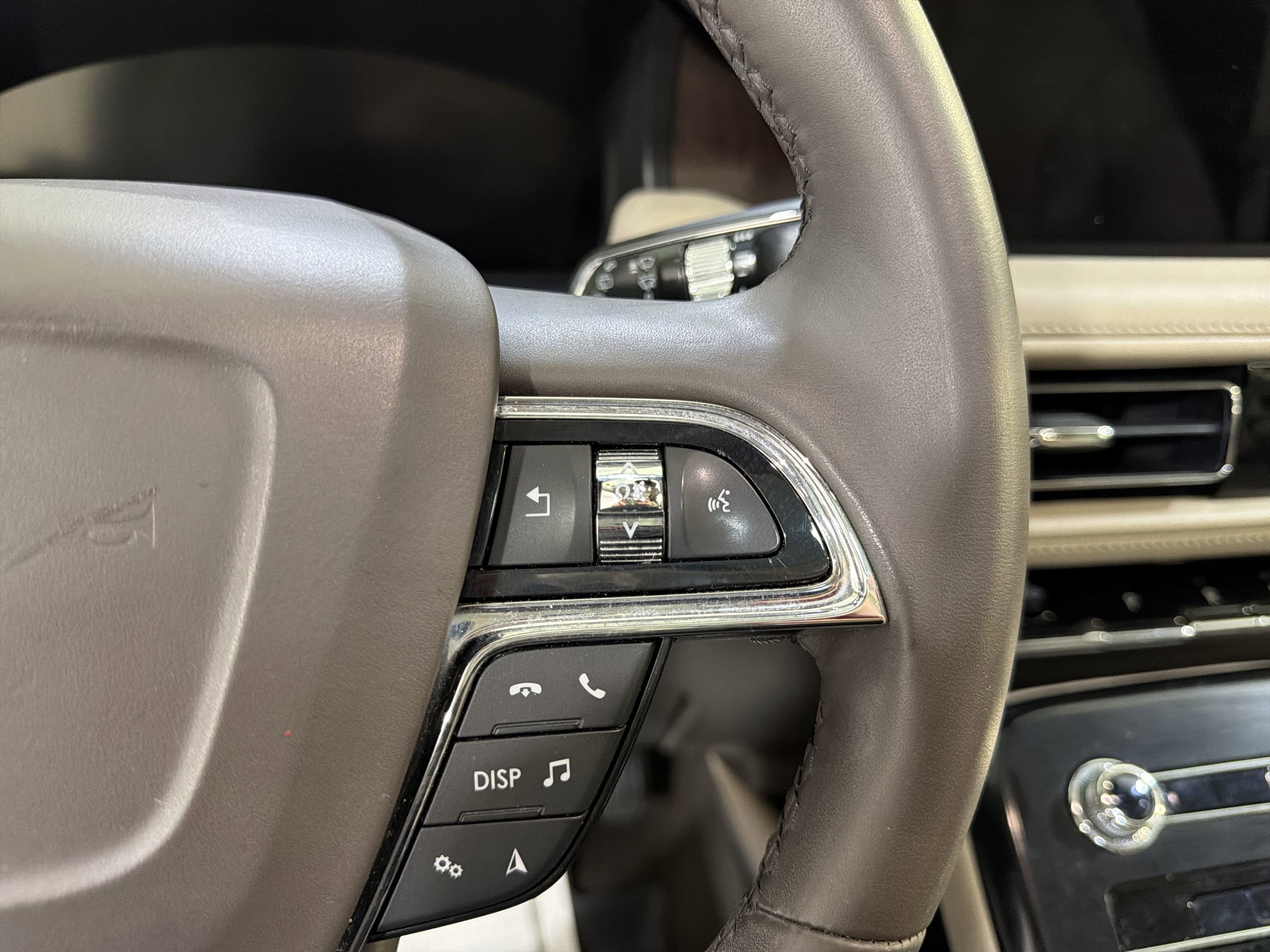 Used 2022 Lincoln Nautilus Reserve FWD image 15