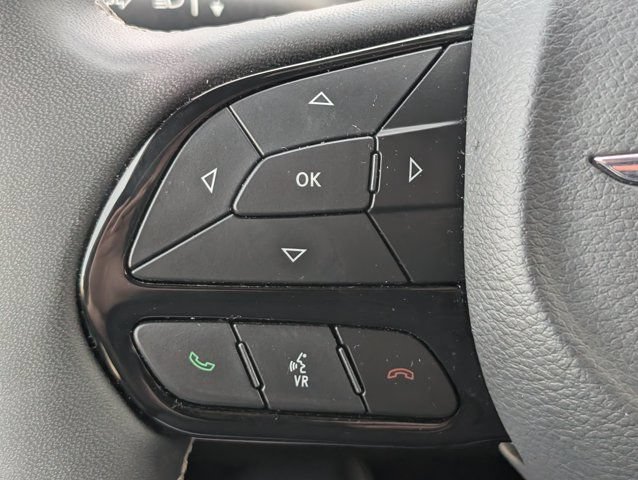 Used 2025 Chrysler Pacifica Limited FWD image 25