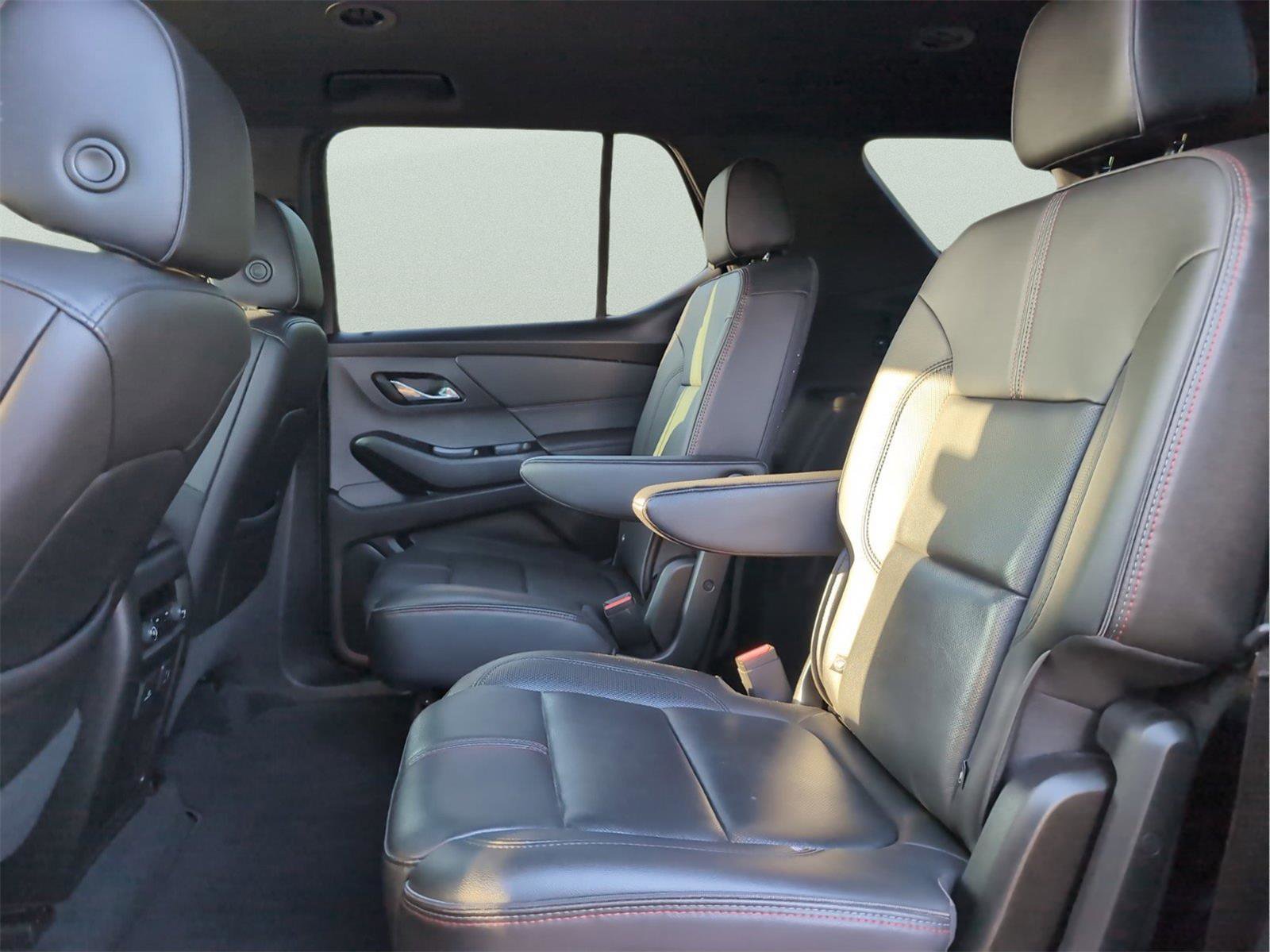 Used 2023 Chevrolet Traverse RS FWD image 32