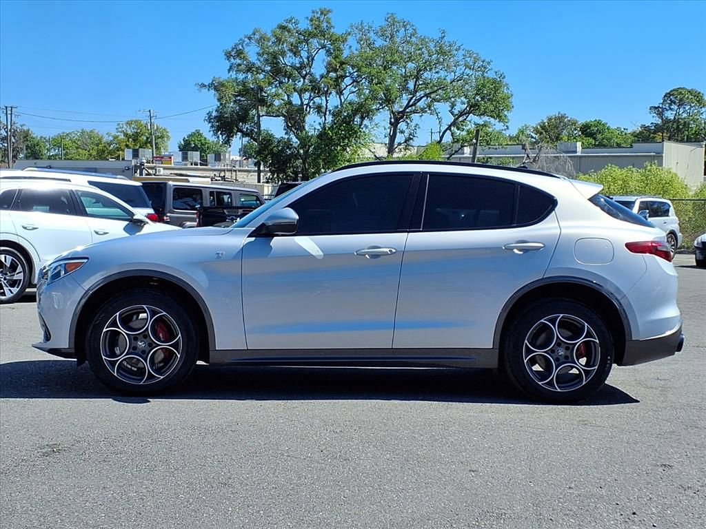 Used 2023 Alfa Romeo Stelvio Ti w/ Active Assist Plus Package AWD/4WD image 4