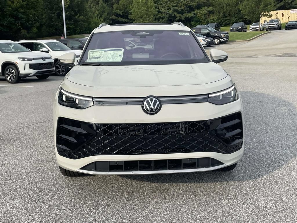 New 2026 Volkswagen Tiguan SEL R-Line AWD/4WD image 2