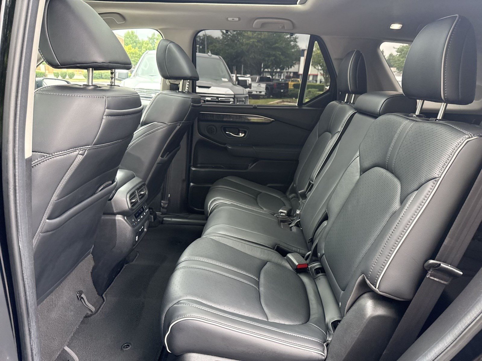 Used 2025 Honda Pilot Elite image 23