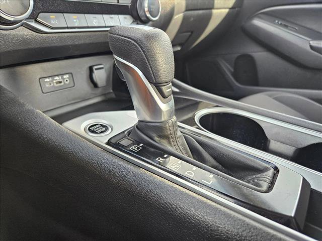 Used 2024 Nissan Altima 2.5 SV FWD image 12