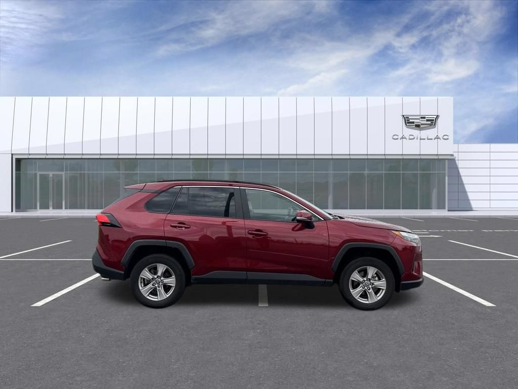 Used 2025 Toyota RAV4 XLE AWD/4WD image 2