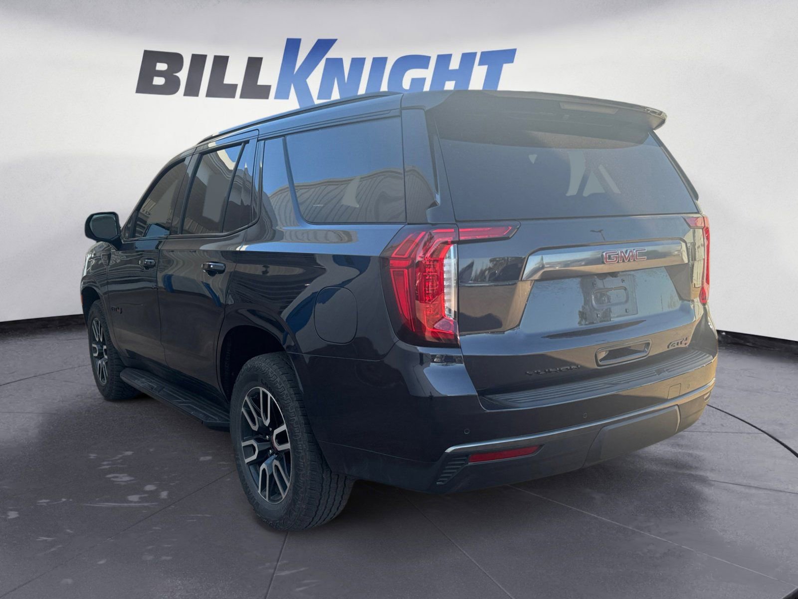 Used 2024 GMC Yukon AT4 w/ Technology Package image 3