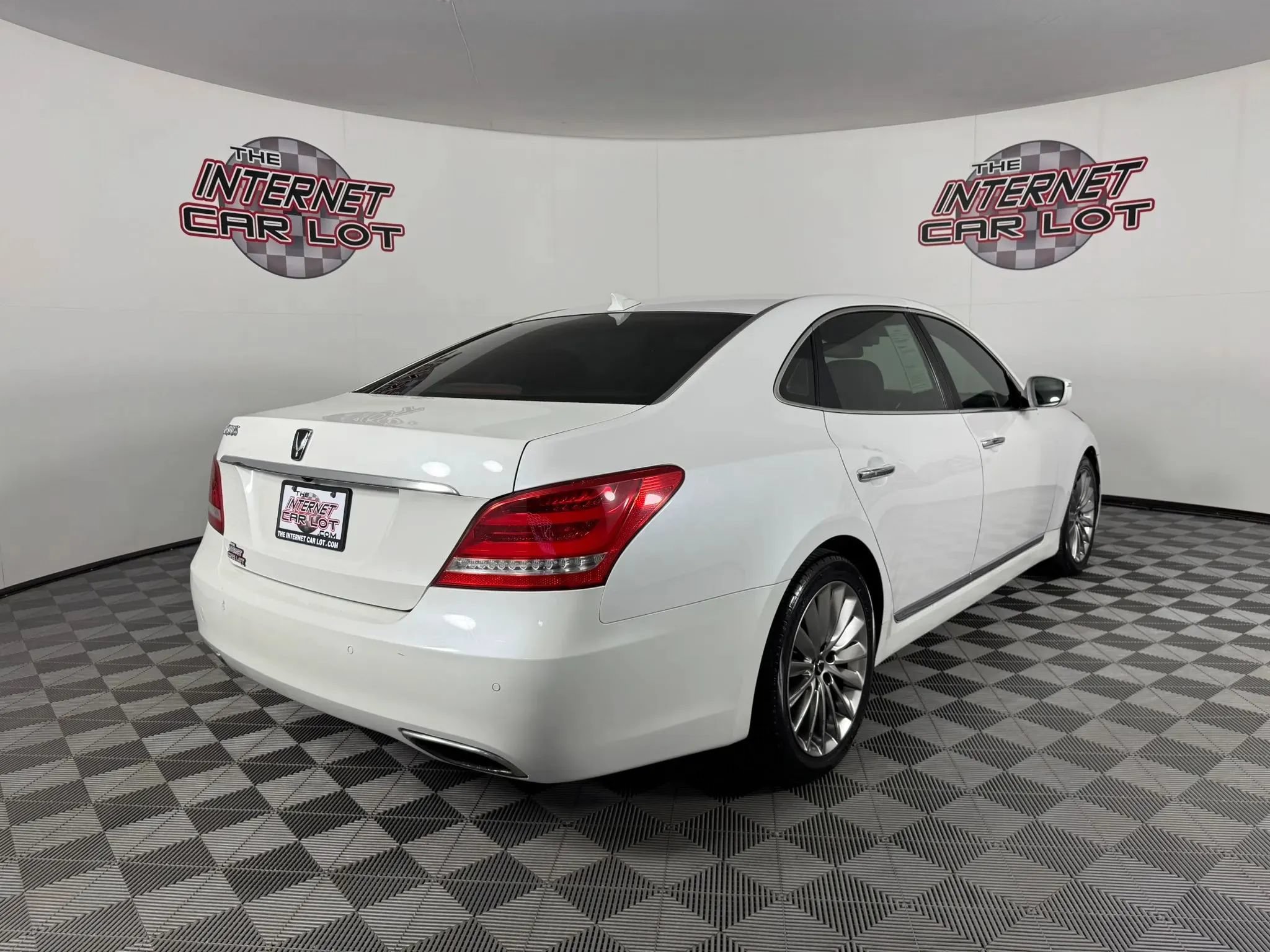 Used 2014 Hyundai Equus Signature RWD image 7
