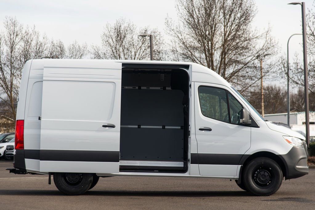 Used 2025 Mercedes-Benz Sprinter 2500 image 6