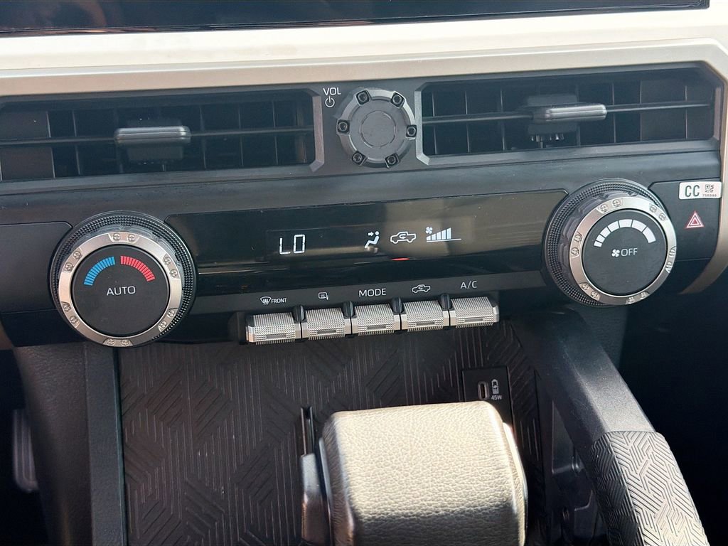 Used 2024 Toyota Tacoma TRD Off-Road image 31