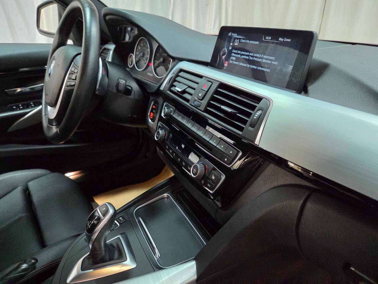 Used 2016 BMW 328i xDrive Sedan AWD/4WD image 19