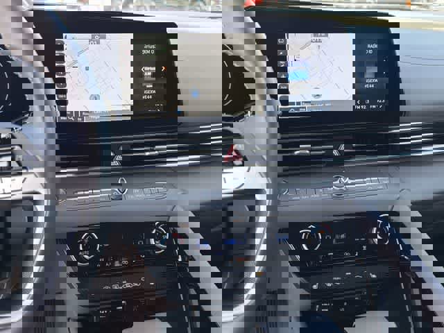 Certified 2025 Hyundai Elantra SEL image 21