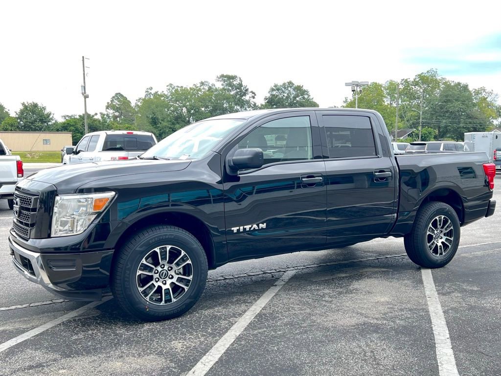 Used 2023 Nissan Titan SV image 10