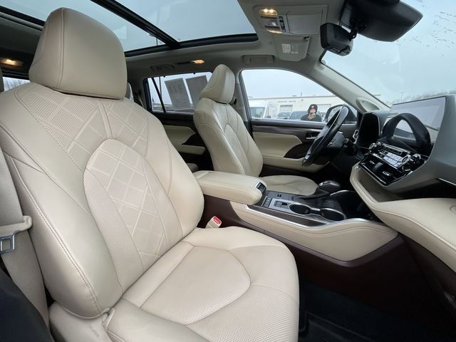 Certified 2021 Toyota Highlander Platinum image 22