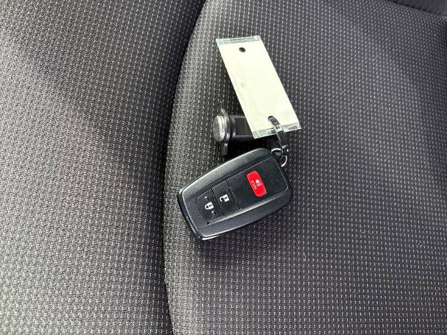 Used 2022 Toyota Prius L Eco image 29