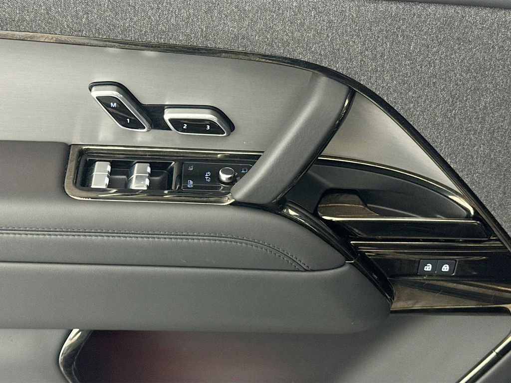 Used 2024 Land Rover Range Rover Sport SE image 17