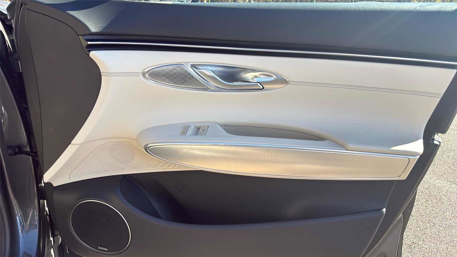 Used 2022 Genesis GV70 2.5T w/ Select Package image 23