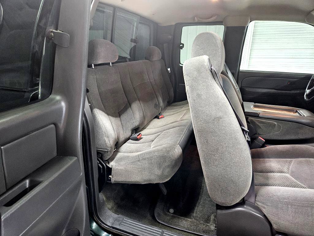 Used 2005 Chevrolet Silverado 1500 4x4 Extended Cab w/ Light Duty Power Package image 12