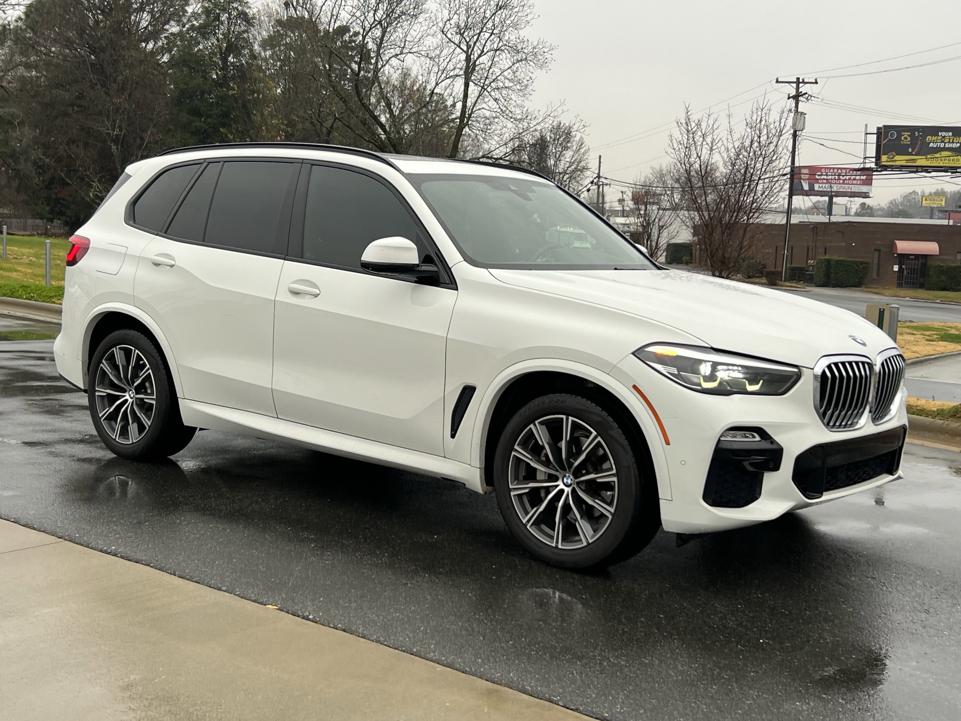 Used 2019 BMW X5 xDrive40i w/ M Sport Package image 2