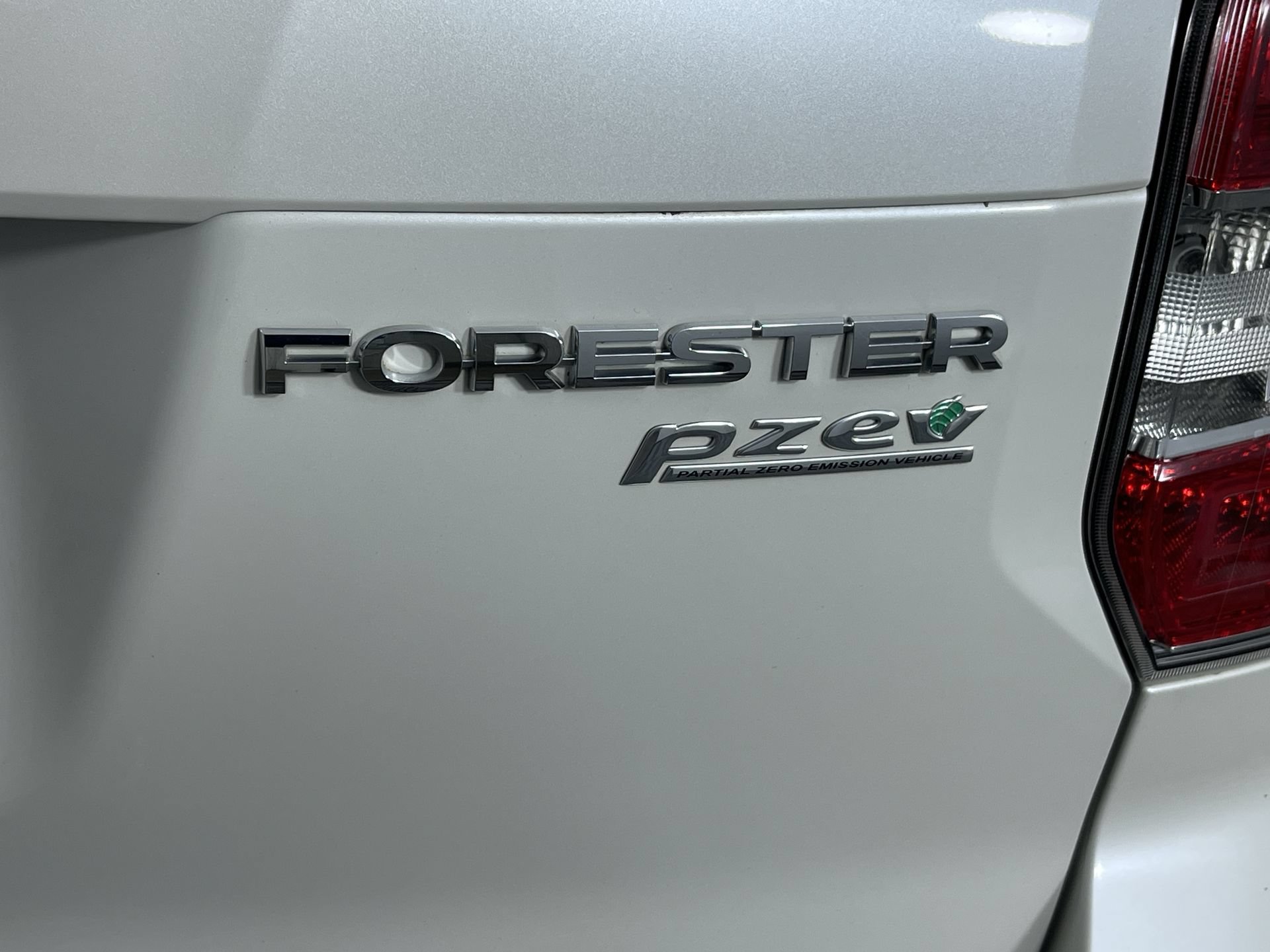 Used 2015 Subaru Forester 2.5i Premium w/ All-Weather Package AWD/4WD image 23