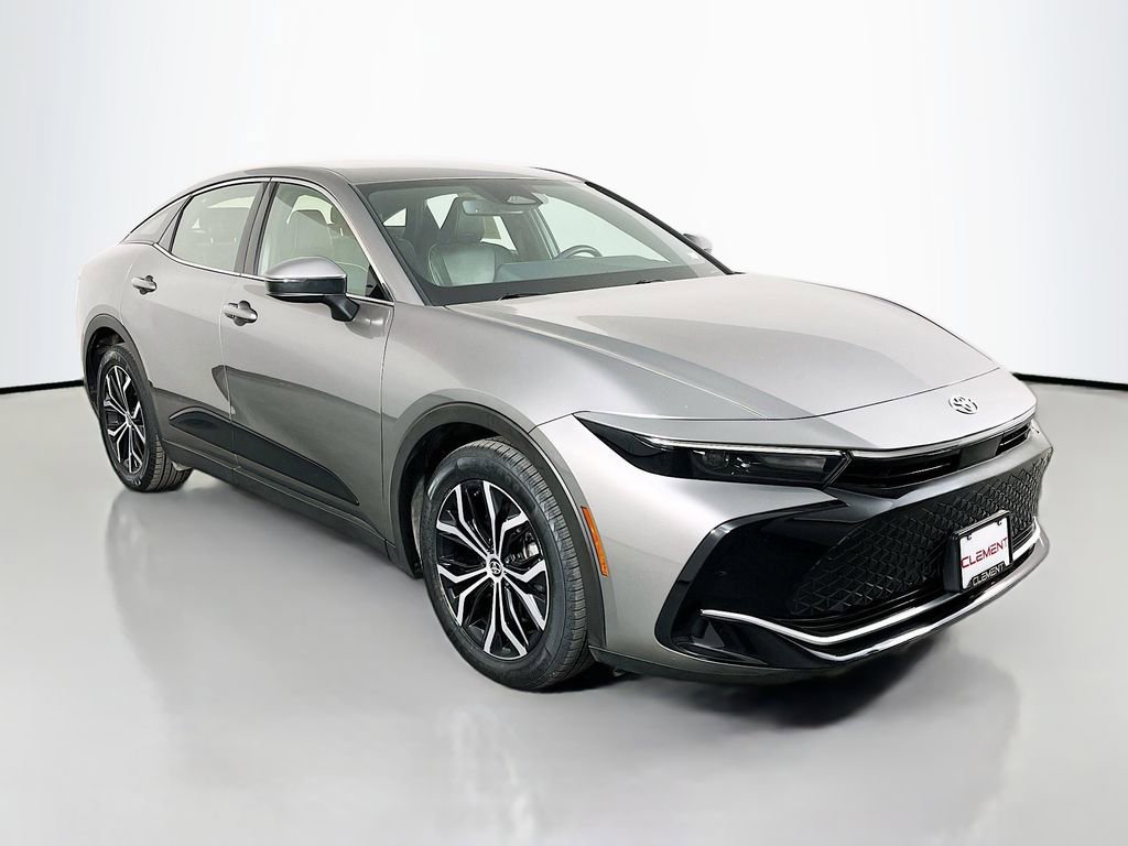 Used 2025 Toyota Crown XLE AWD/4WD image 4