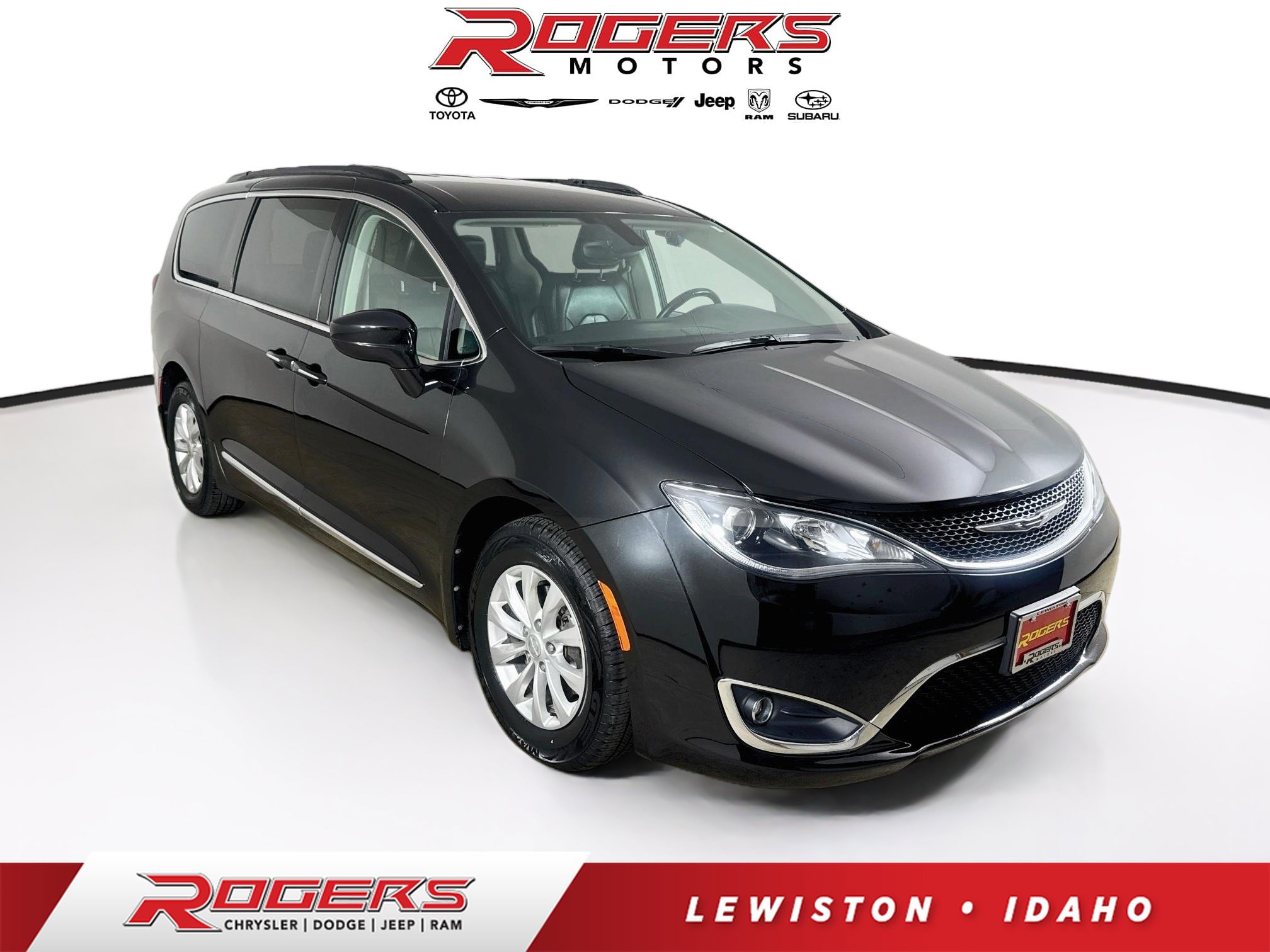 Used 2017 Chrysler Pacifica Touring-L FWD image 1