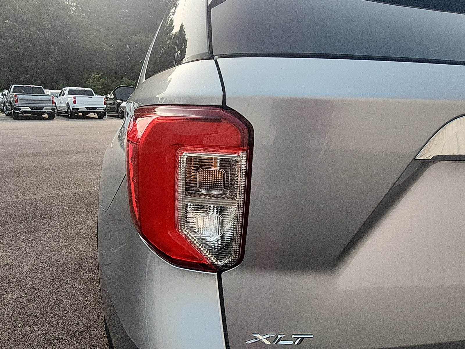 Used 2020 Ford Explorer XLT w/ Equipment Group 202A AWD/4WD image 13