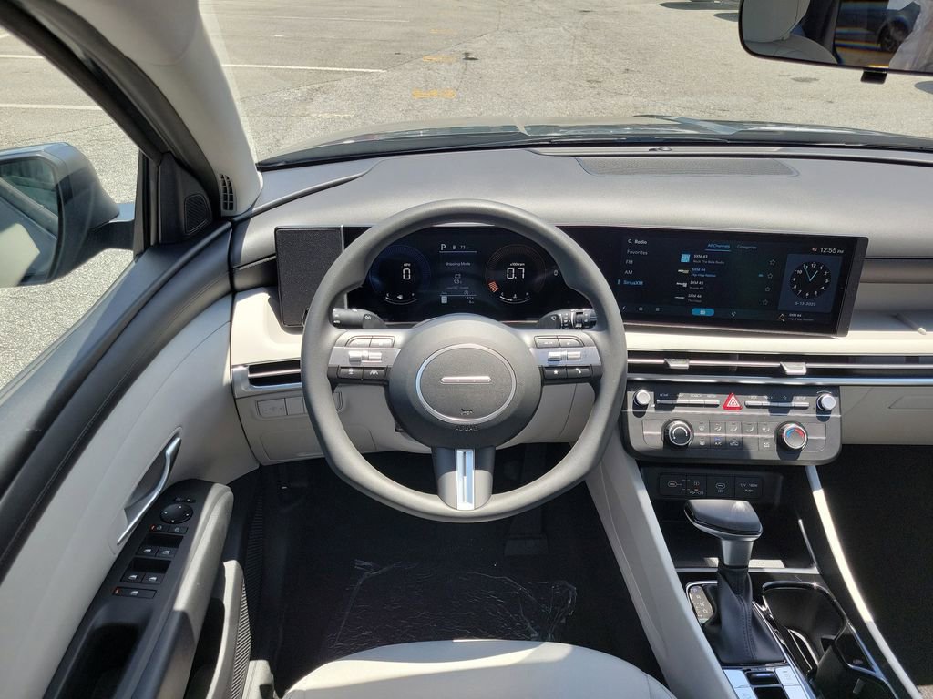 Used 2025 Hyundai Tucson SE image 29