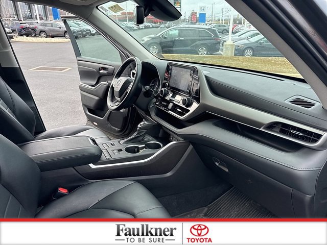 Used 2022 Toyota Highlander XLE image 17